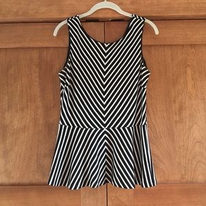 Banana Republic cute patterned peplum tank
